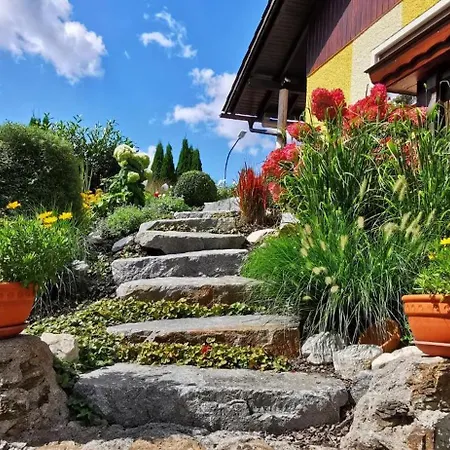Komfortable Mit Garten Und Grill Apartment