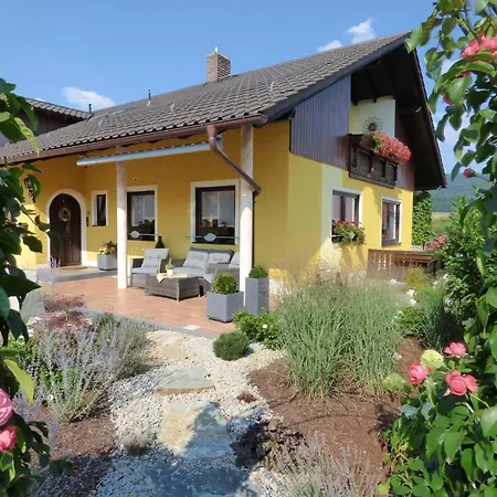 Komfortable Mit Garten Und Grill *