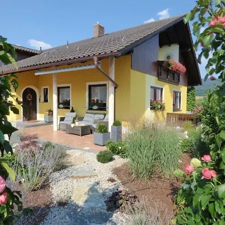 Komfortable Ferienwohnung Mit Garten Und Grill Gleissenberg