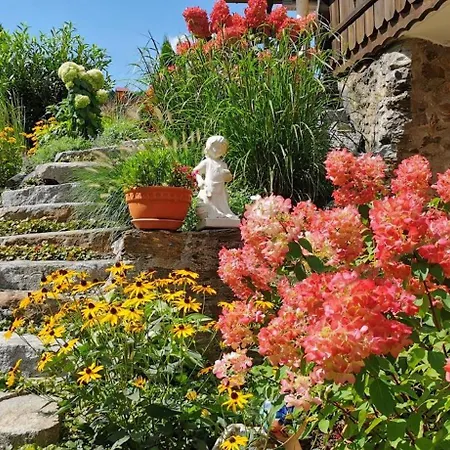 Komfortable Ferienwohnung Mit Garten Und Grill Gleissenberg